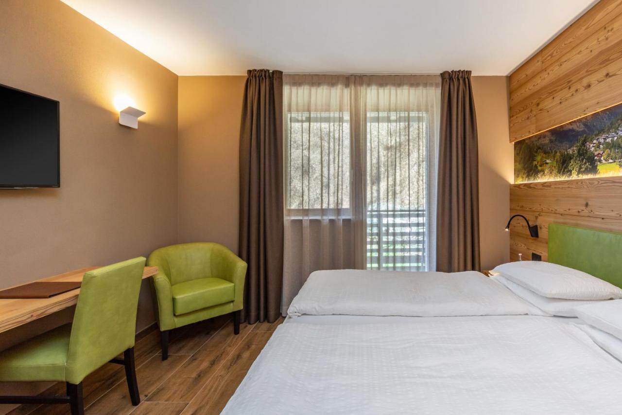 Hotel Vittoria - Ricarica l'anima Dimaro Esterno foto