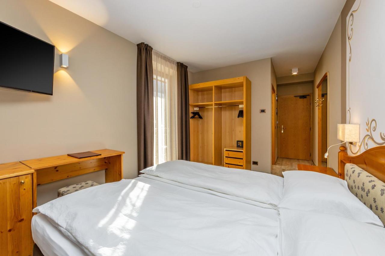 Hotel Vittoria - Ricarica l'anima Dimaro Esterno foto