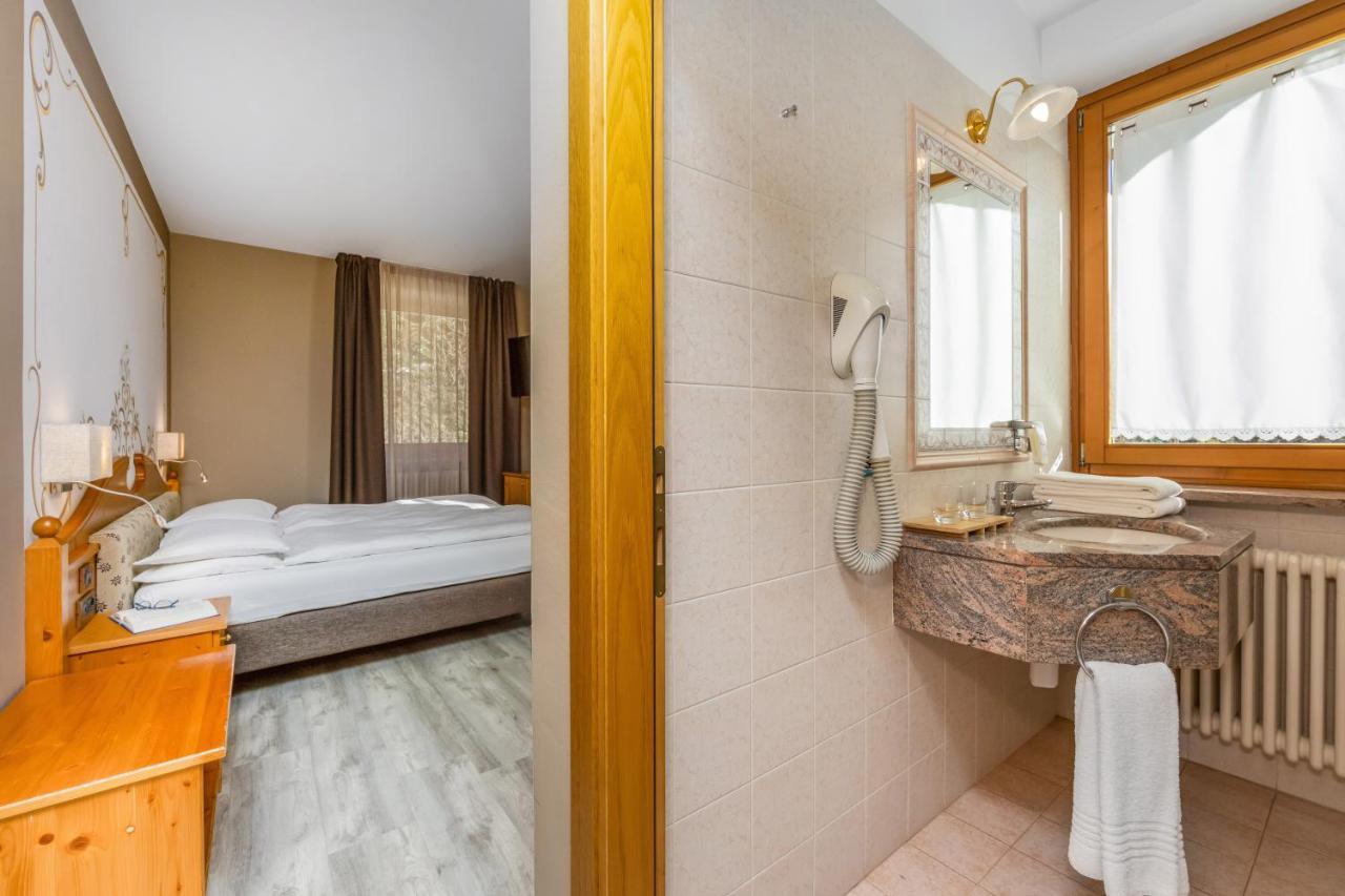 Hotel Vittoria - Ricarica l'anima Dimaro Esterno foto