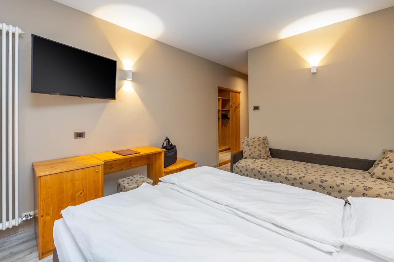 Hotel Vittoria - Ricarica l'anima Dimaro Esterno foto