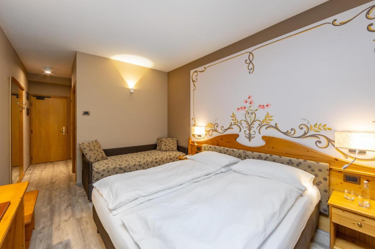 Hotel Vittoria - Ricarica l'anima Dimaro Esterno foto