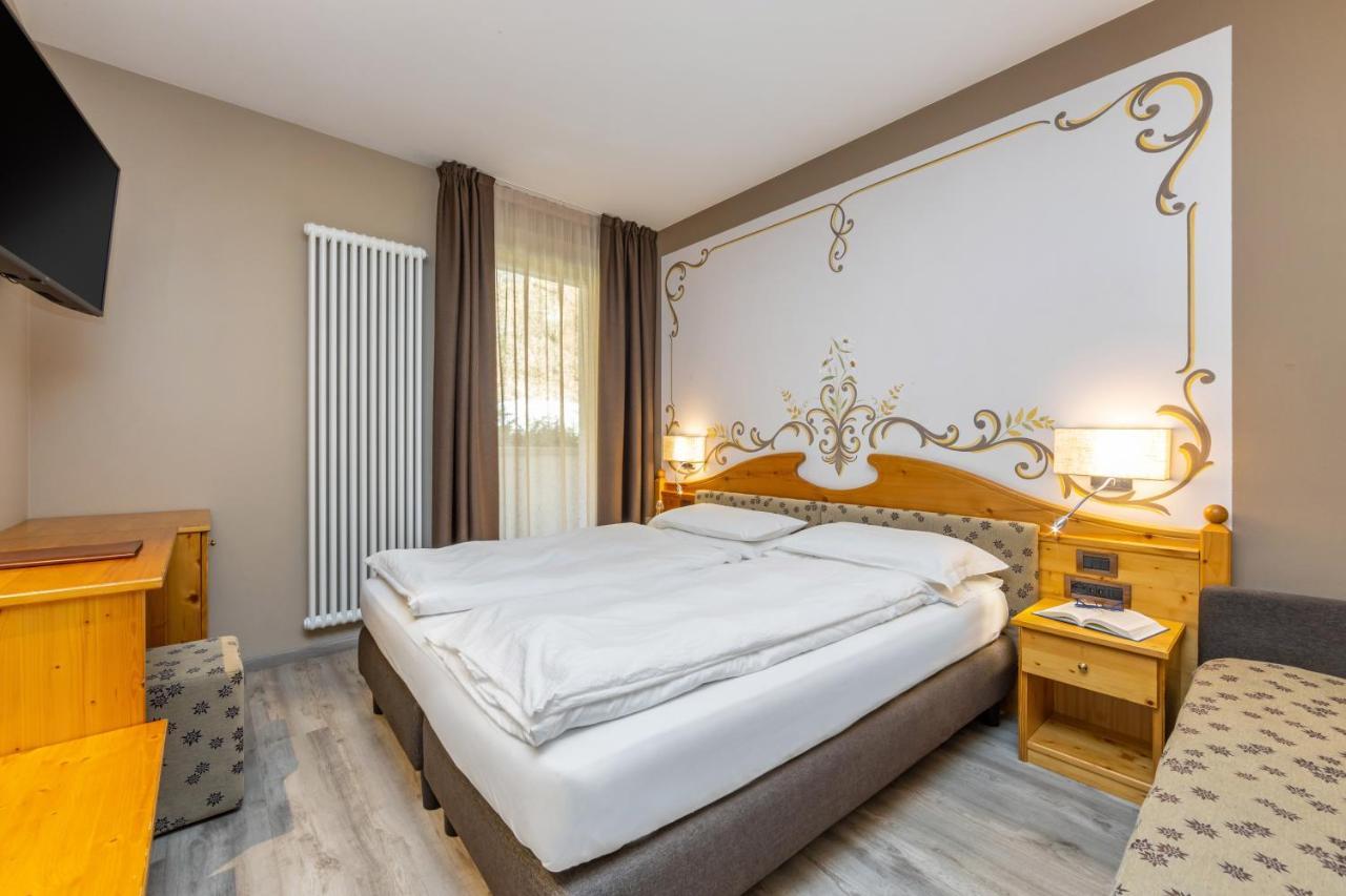 Hotel Vittoria - Ricarica l'anima Dimaro Esterno foto
