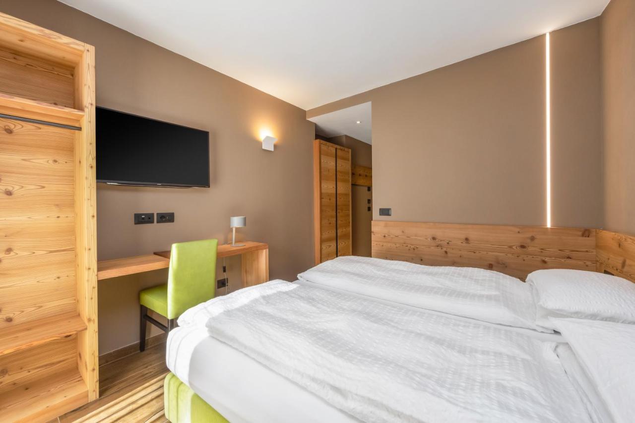 Hotel Vittoria - Ricarica l'anima Dimaro Esterno foto