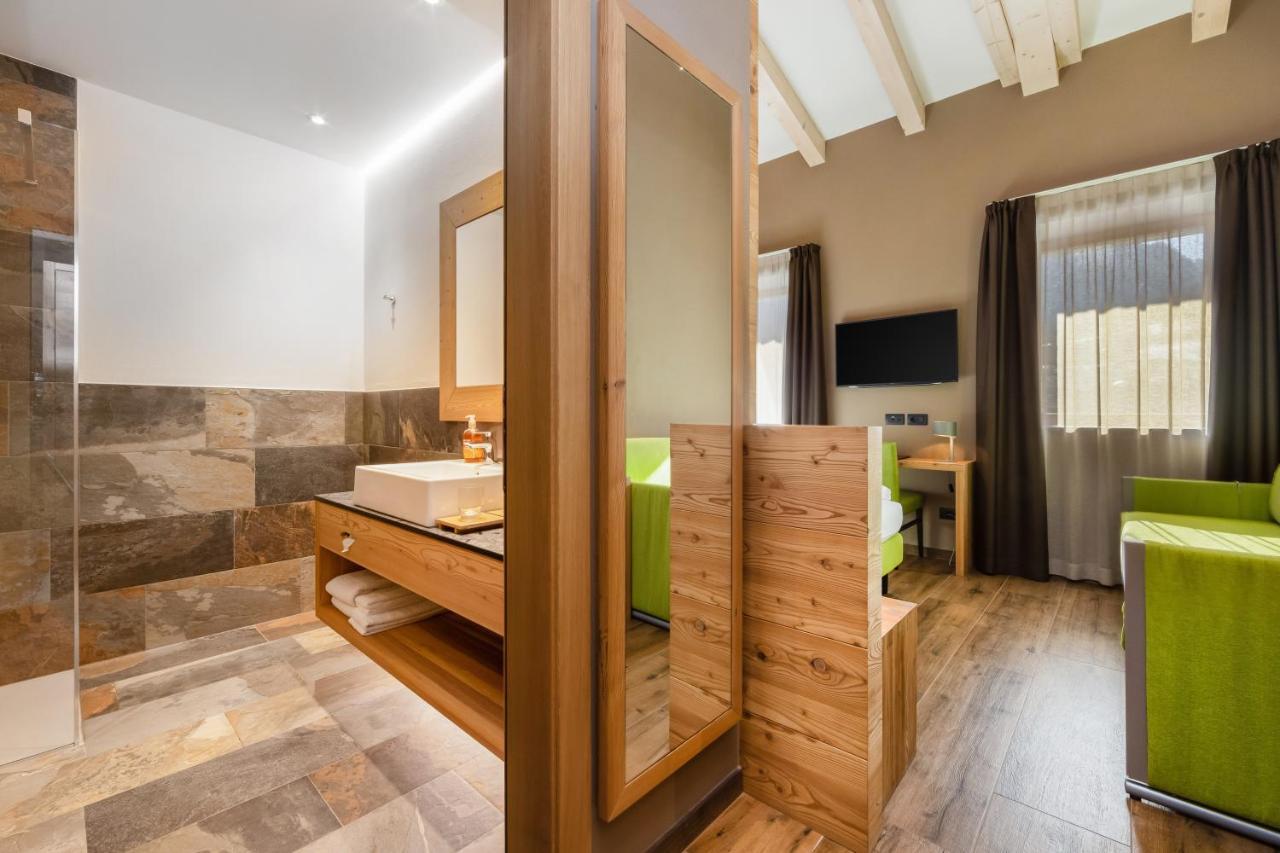 Hotel Vittoria - Ricarica l'anima Dimaro Esterno foto