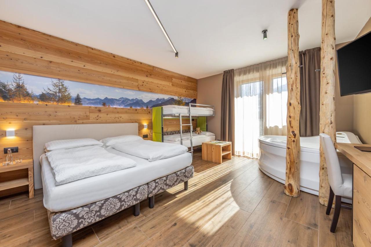 Hotel Vittoria - Ricarica l'anima Dimaro Esterno foto