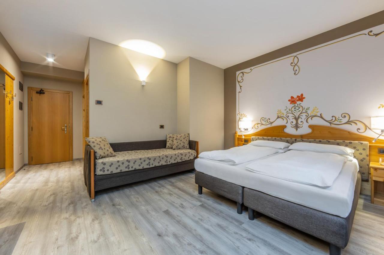 Hotel Vittoria - Ricarica l'anima Dimaro Esterno foto