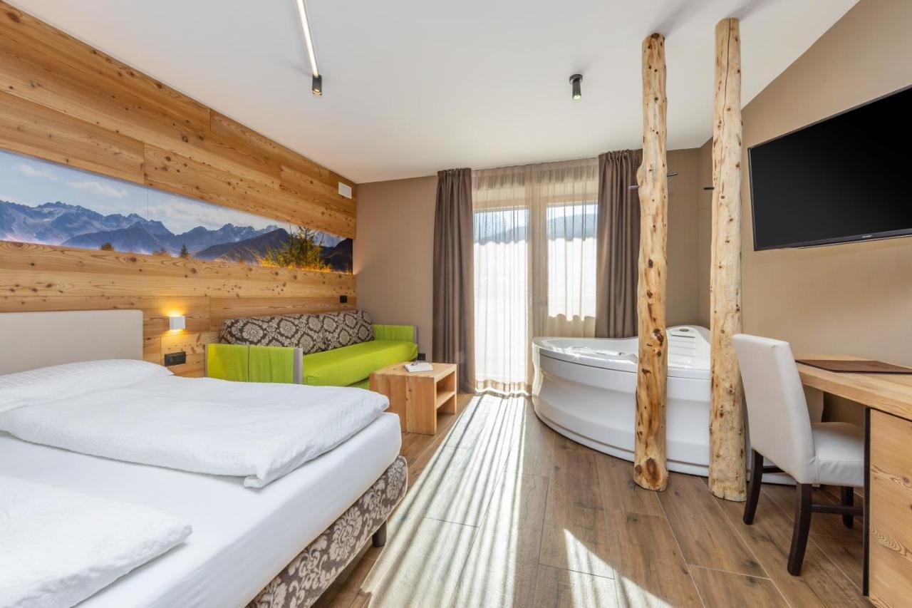 Hotel Vittoria - Ricarica l'anima Dimaro Esterno foto