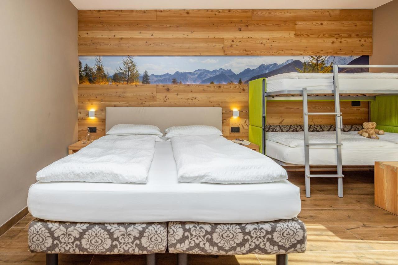Hotel Vittoria - Ricarica l'anima Dimaro Esterno foto