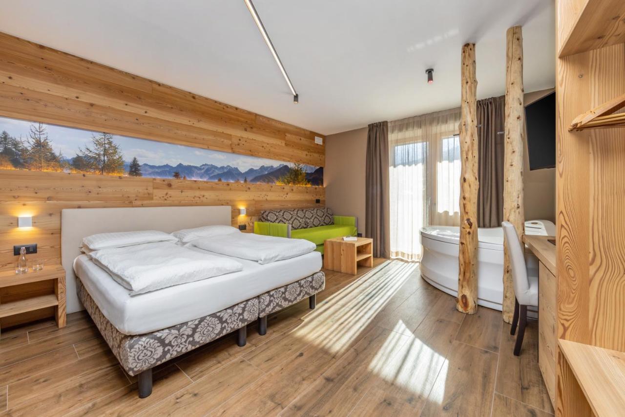Hotel Vittoria - Ricarica l'anima Dimaro Esterno foto