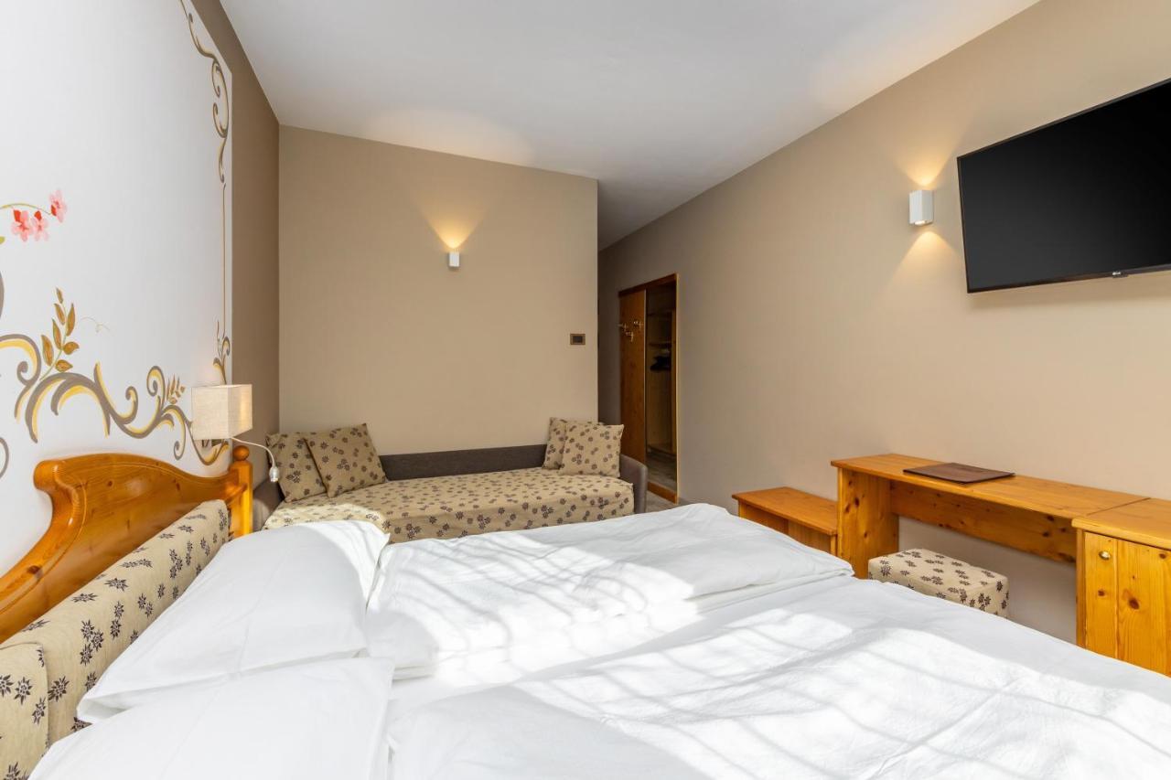 Hotel Vittoria - Ricarica l'anima Dimaro Esterno foto