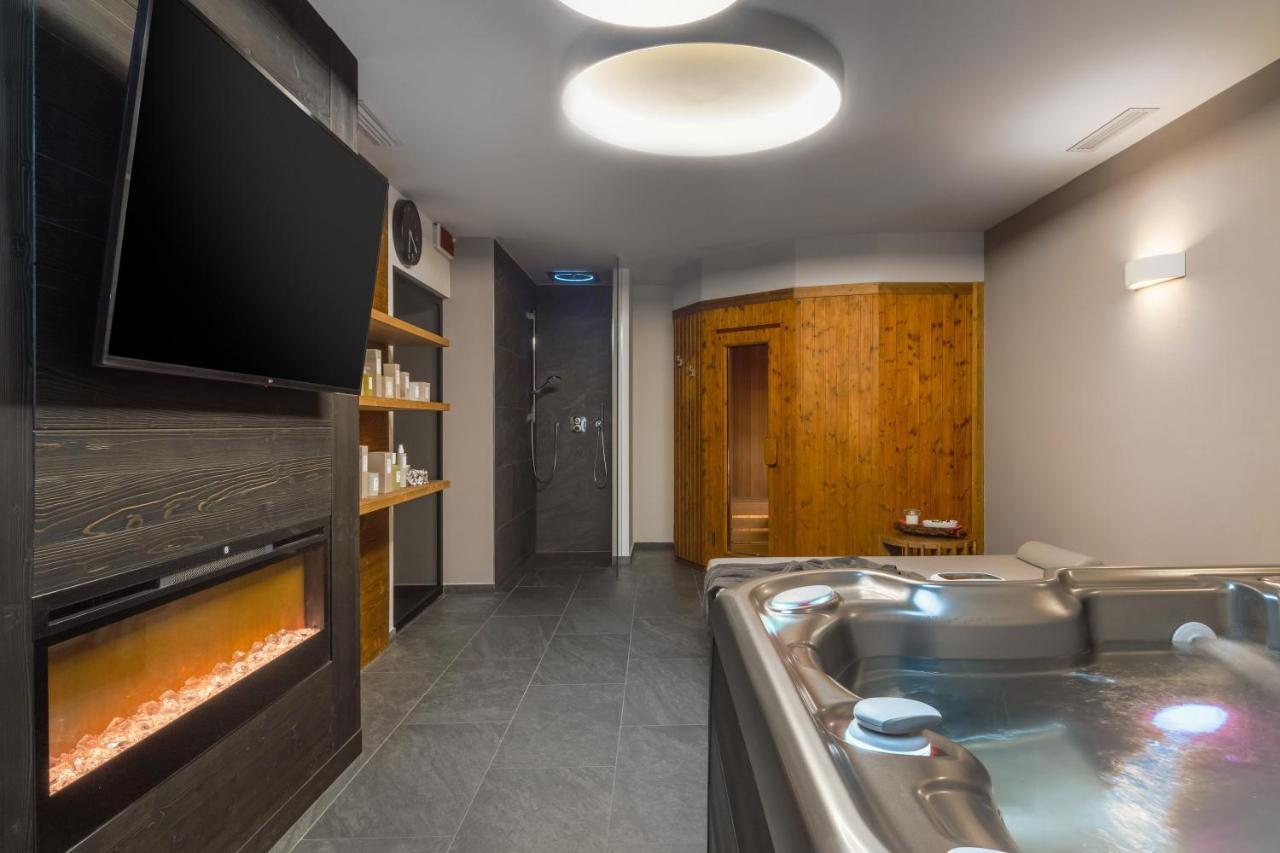 Hotel Vittoria - Ricarica l'anima Dimaro Esterno foto
