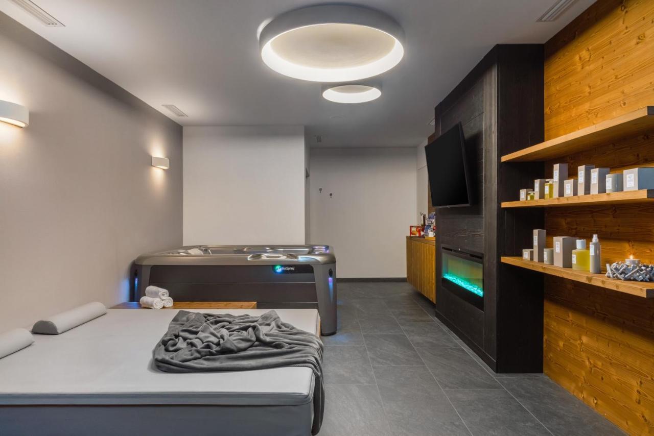 Hotel Vittoria - Ricarica l'anima Dimaro Esterno foto