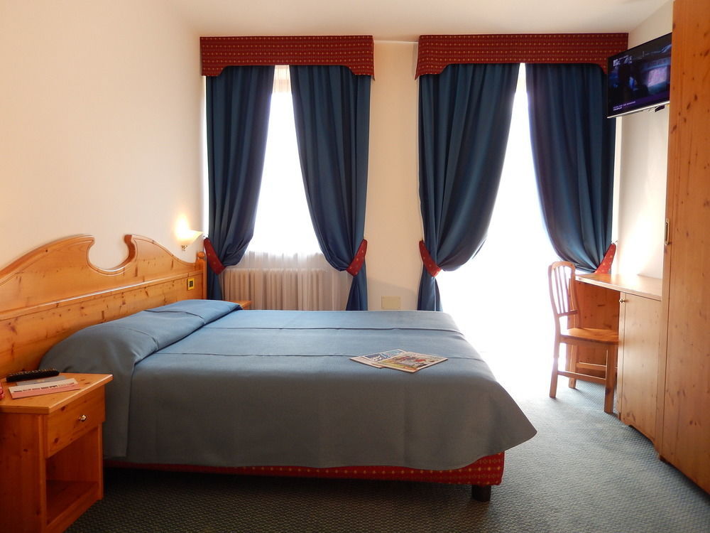 Hotel Vittoria - Ricarica l'anima Dimaro Esterno foto