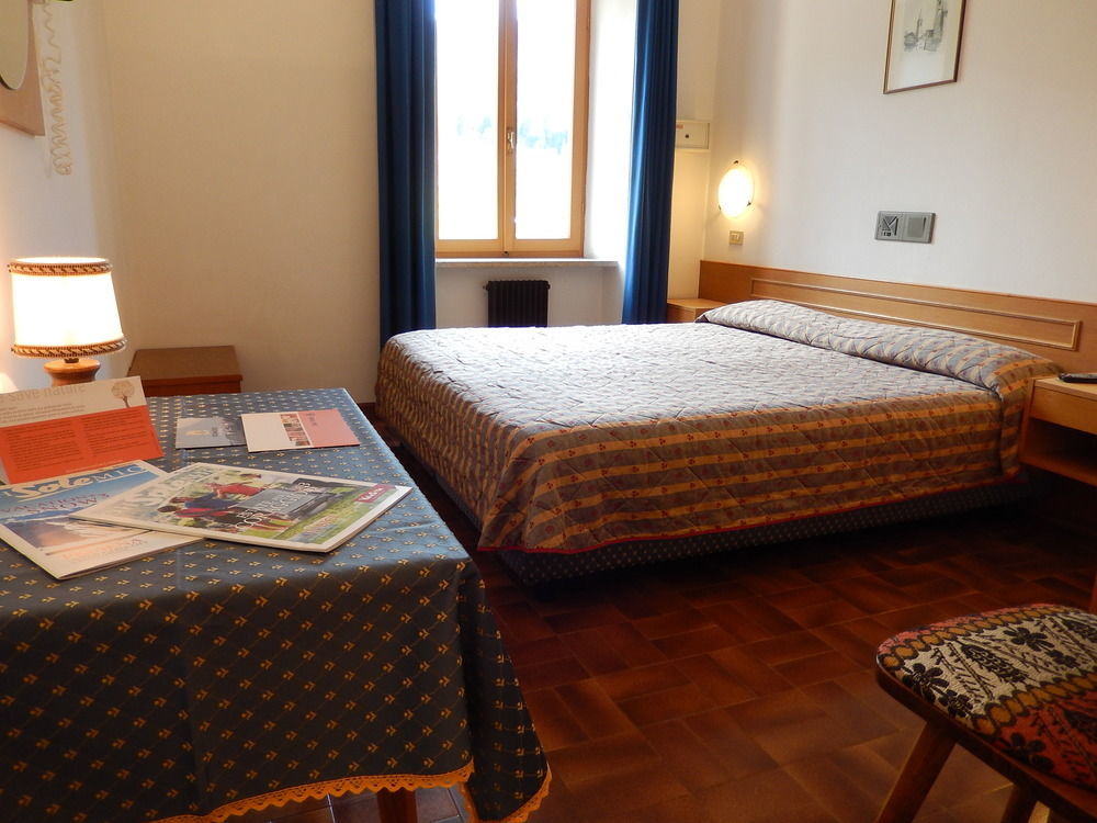 Hotel Vittoria - Ricarica l'anima Dimaro Esterno foto